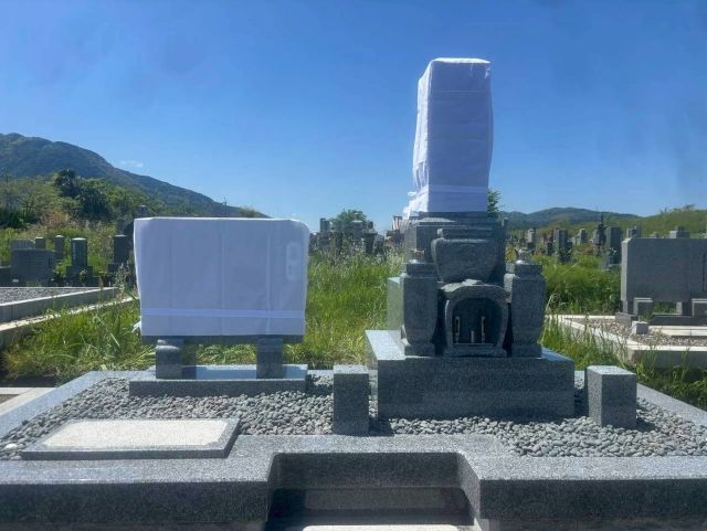 養老町墓地　新しい墓石の建立　⑤墓石設置